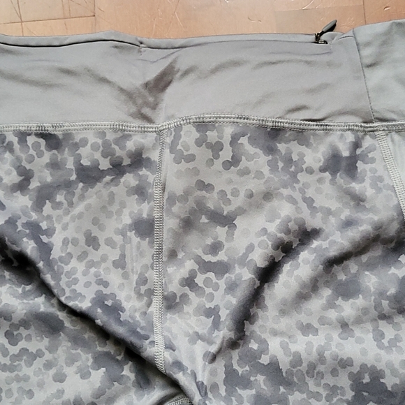 Workout Capris - Picture 3 of 7